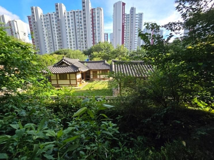 독립운동가, 한글학자 석인 정태진 기념관, 파주중앙도서관 옆