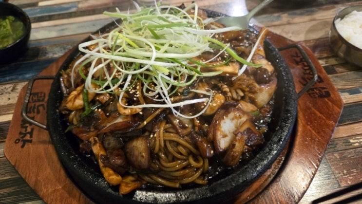아이랑 가기 좋은 이영자 맛집 뜨끈한 파주 돌짜장과 군만두 조합