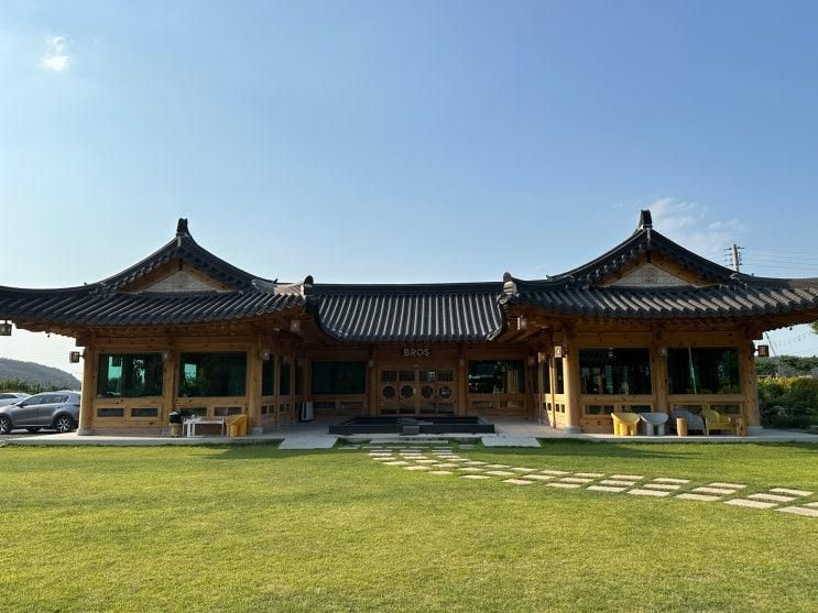 아이랑 가기 좋은 마당이 있는 경주 한옥카페 브로스커피