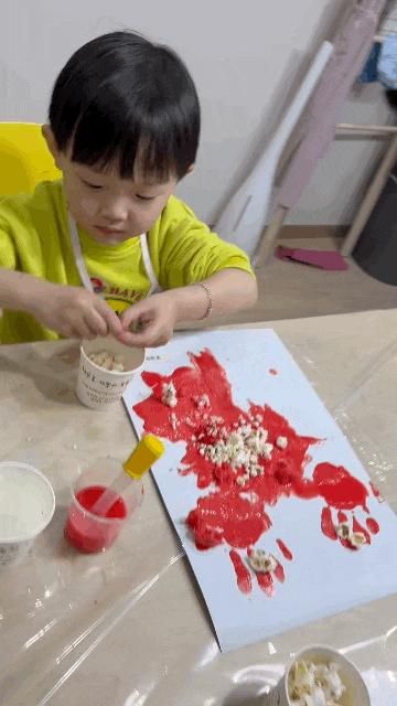 마마아트스튜디오에서 6살빈이 그림책 놀이 미술프로그램...