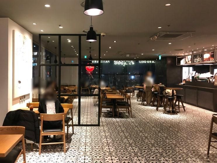 역삼카페 '아티제 역삼역점' 내부 사진 공간 넓고 콘센트 많다