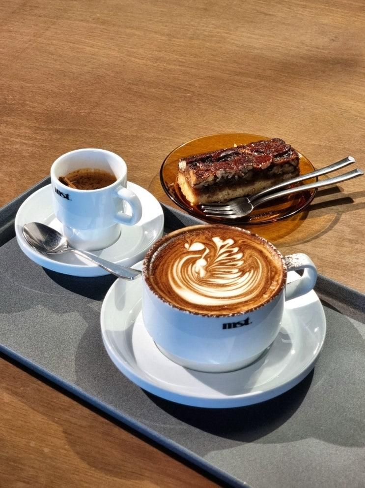 모센트 용산점 :: 모던 감성 라떼 맛집 용산 카페