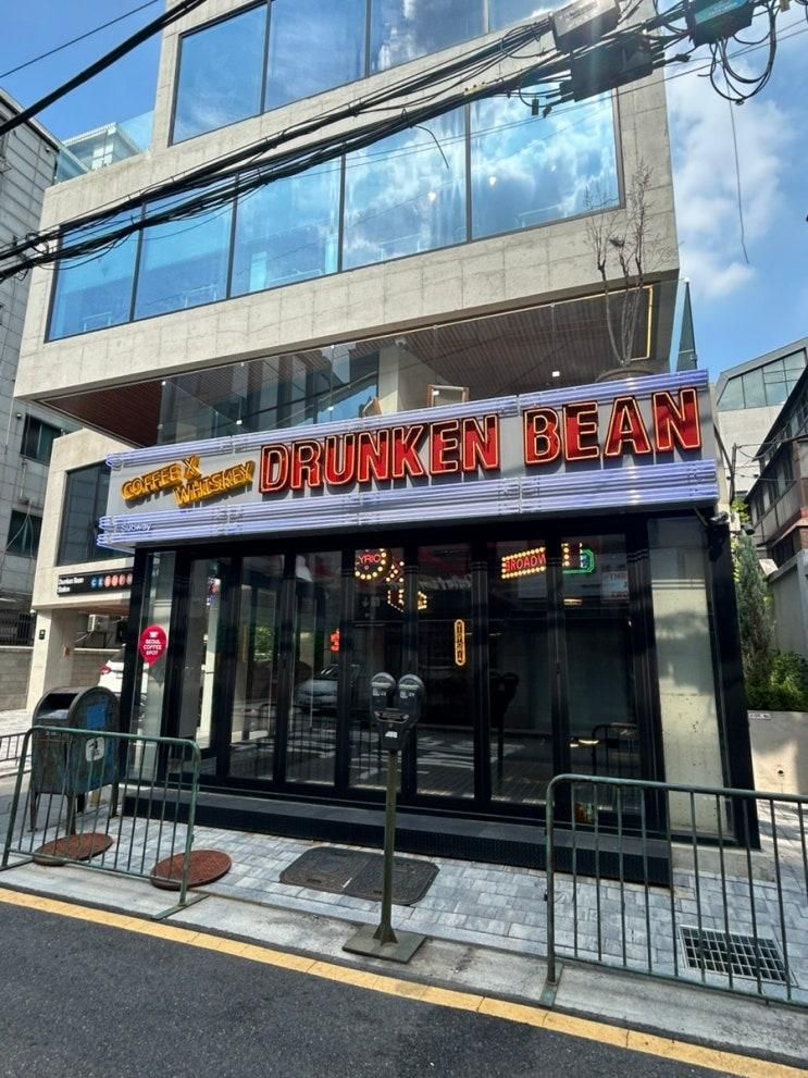 신논현 대형카페 뉴욕지하철 컨셉 드렁큰빈