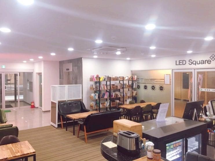 LED Square cafe