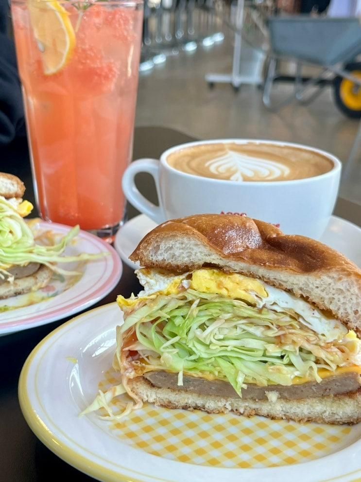 진해카페 더게러지 인테리어와 커피 햄버거까지 맛집