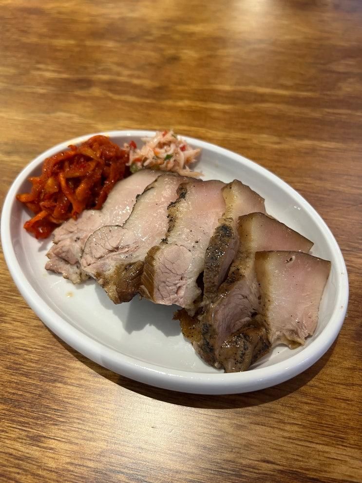 진한 사골칼국수 보쌈 합정맛집 어서와칼국수 홍대합정점