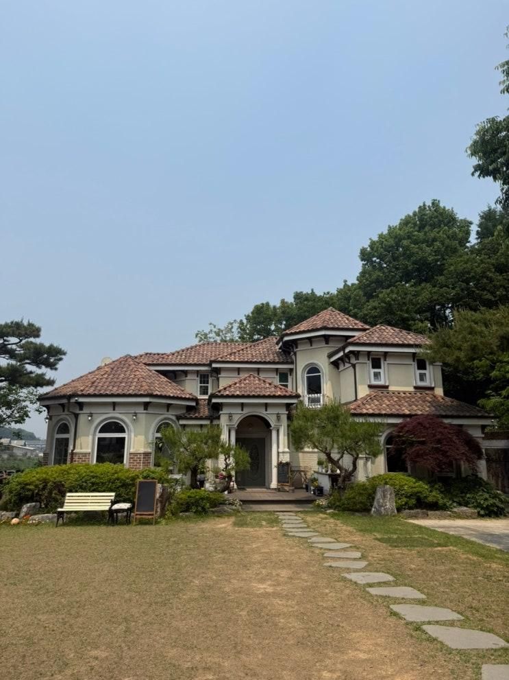 하성면카페  하이베를리너 김포점 – 유럽 감성 속 힐링 카페