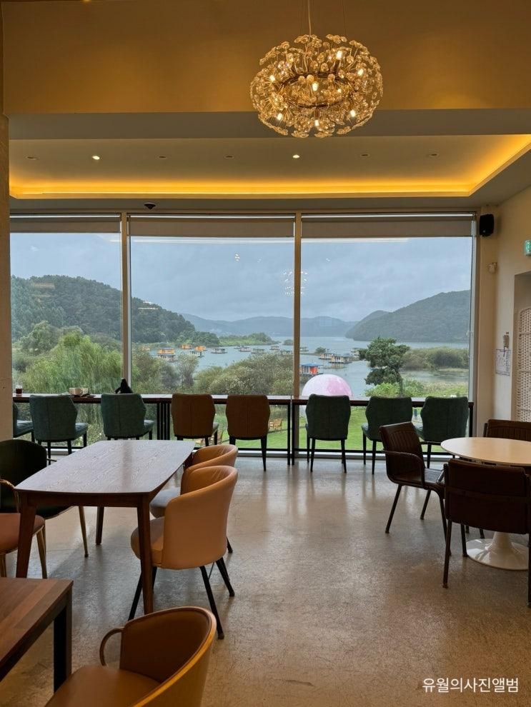 용인 평온의숲 근처 카페 888 이동저수지뷰 잔디밭카페
