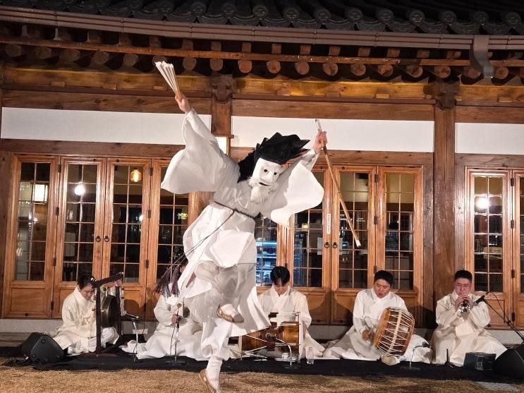 [서울돈화문국악당 야광명월] 관객과 웃음 터진 탈춤 무대, 생생한 연희의 밤_연희놀이터 'The 놀자'