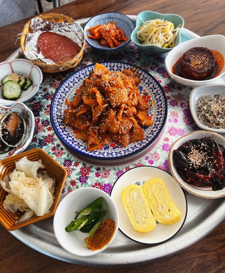 쌍둥이 엄마가 강력 추천하는 제주 애월 찐맛집! '단소' 흑돼지 두루치기 백반, 후회 없는 선택!