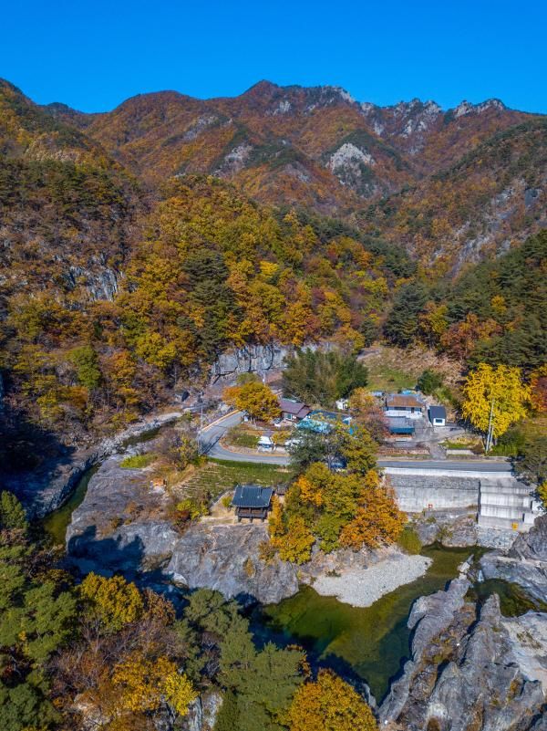 가을, 영덕 옥계계곡의 숨은 절경을 따라 걷다 — 팔각산 단풍 여행의 진수