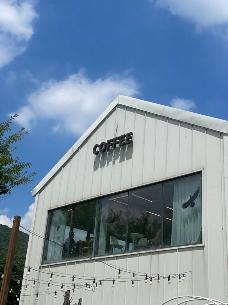 용인 양지 몽트커피 :: 경기도 아기랑 갈만한 야외 마당 카페 w.무료 흑백사진