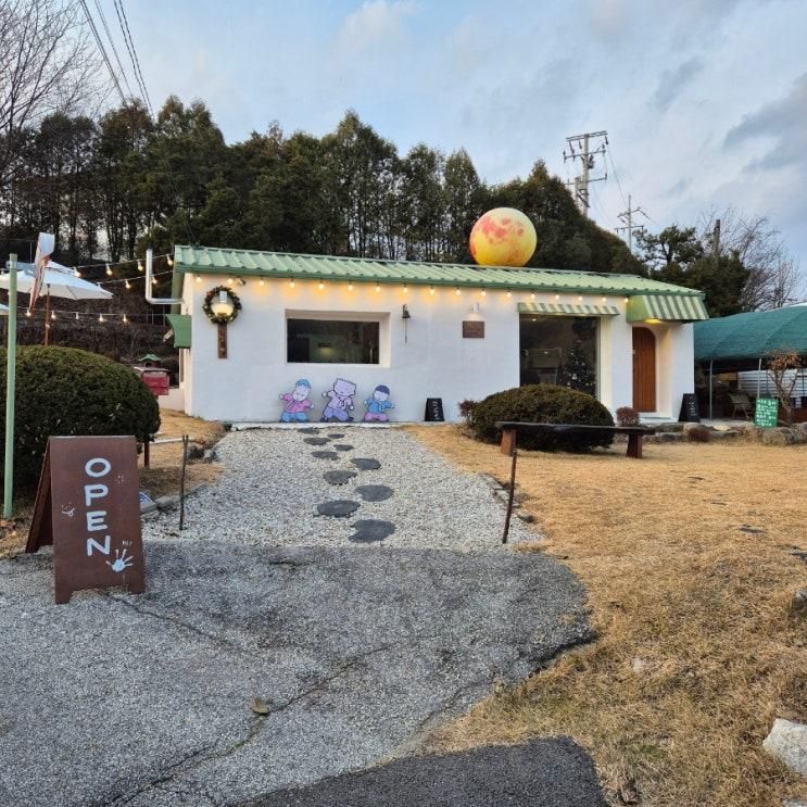 포천 시골 공기 사이에 숨겨진 만화 속 놀이터, 카페 만찐두빵
