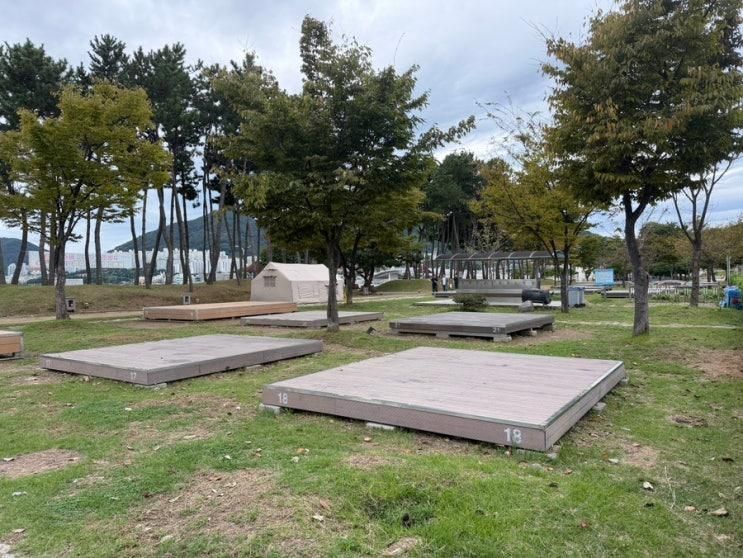 웅천친수공원 야영장 여수 해수욕장에서 해루질 물고기잡기 조개캐기 체험 10월