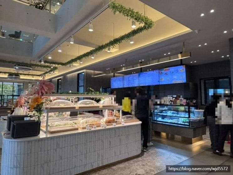 청주 오송 베이커리, 브런치, 디저트 맛집 “카페그니" 아이랑 가기 좋은 예쁜 대형카페