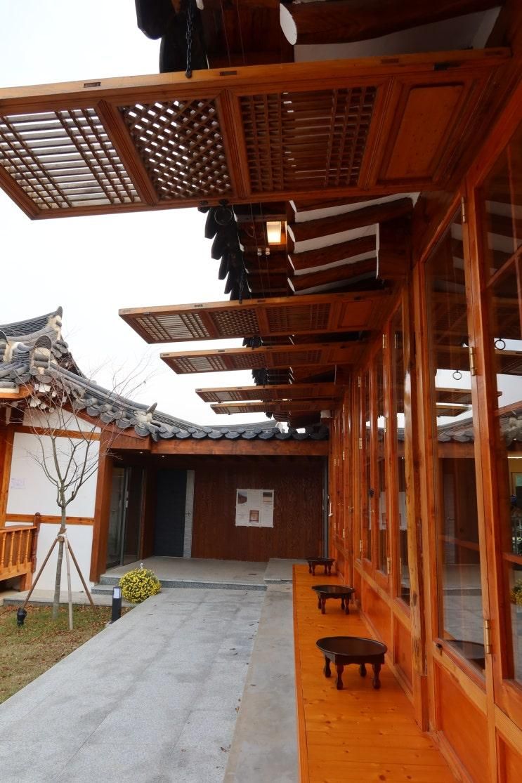 경주 어마무시 한옥카페  경주대형카페  한옥의 여백의 미를 느끼며...