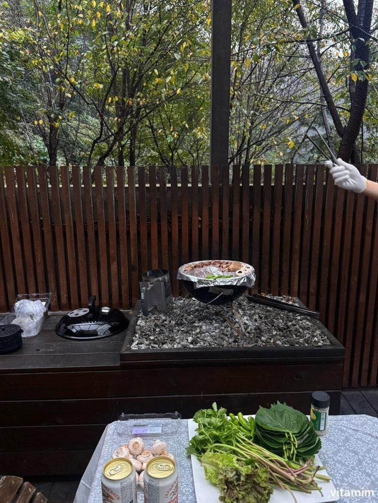 림펜션(RYM) : 비 오는날 양평 풀빌라에서 프라이빗한 바베큐와 불멍