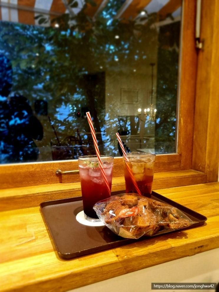 <홍대입구역 근처 카페> 마포구 서교동 '고요 베이크 샵' (w. 근처 맛집)