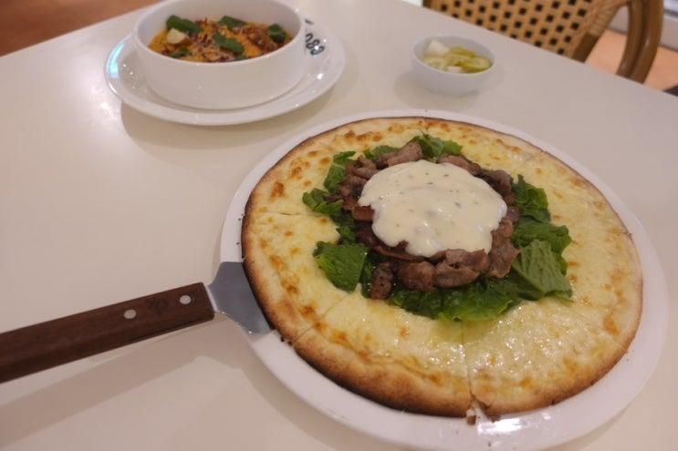 열정 가득한 셰프들이 모여 만든 뽁식당 신촌점