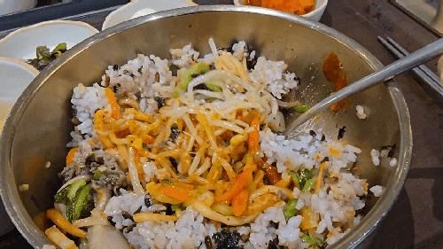 한식맛집 '전주선비빔 더현대서울' - 낙지돌솥비빔밥... 