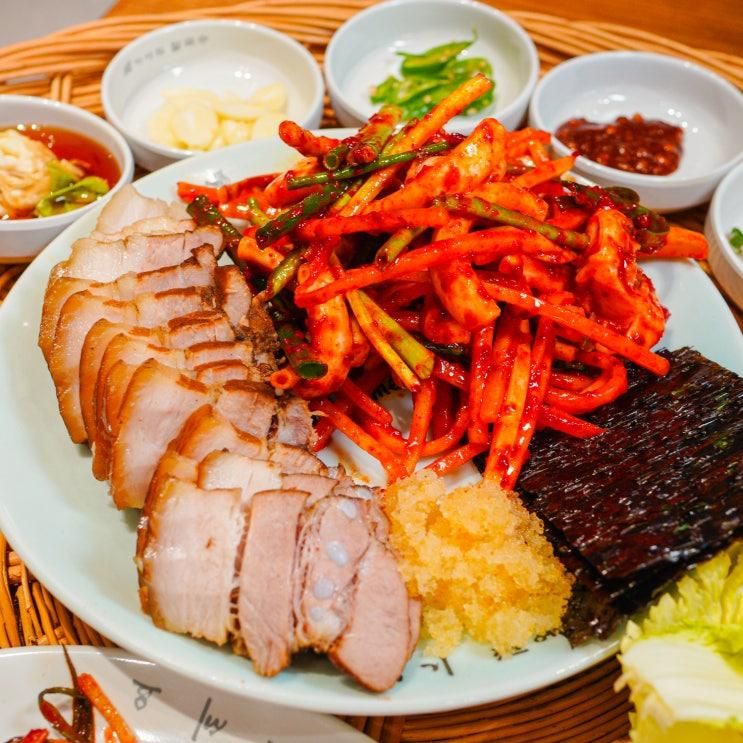 마포 서교동 맛집 / 어서와보쌈 서교점, 사골양지 칼국수... 