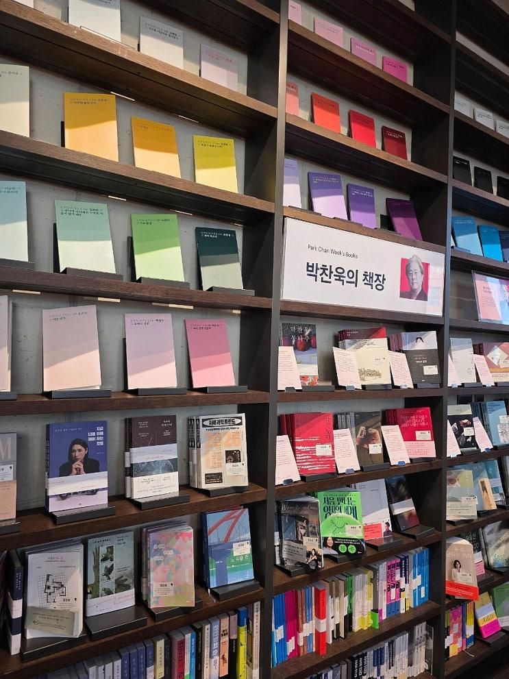 [카페 꼼마 합정점] 생각보다 더 좋았던 합정역 북카페... 