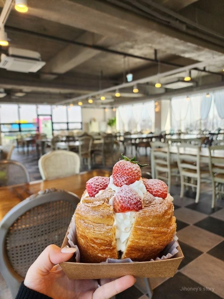 파주 맛집 대형카페 베이커리에 브런치까지 포앤모어