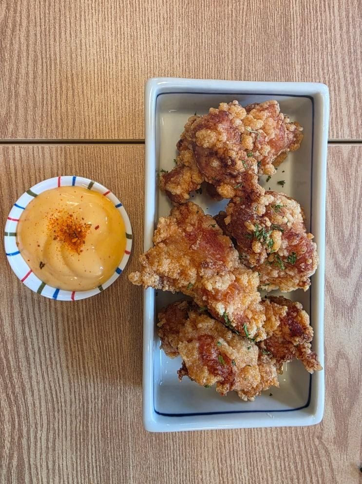 부산명지규동 카쿠레가 부산명지점은  꾸덕하고 진한 베이컨크림우동도 맛있고 신선한 연어가 가득 있는 사케동도 맛있어요