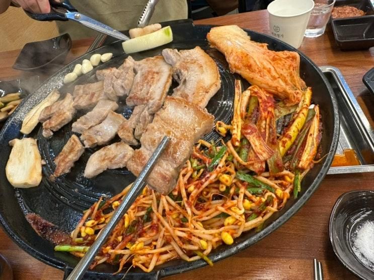 파주 운정 초롱꽃마을 찐맛집 / 묵은지가 맛있었던 초롱꽃 솥뚜껑 ....