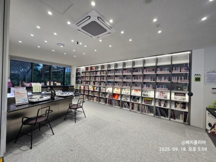 강남구립 개포 하늘꿈 도서관 수어책 공유 서가