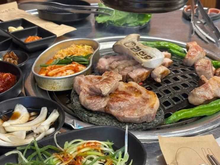 [화곡역 맛집] 볏짚 훈연과 연탄불의 완벽한 조화, 구워주는 고기집 ....