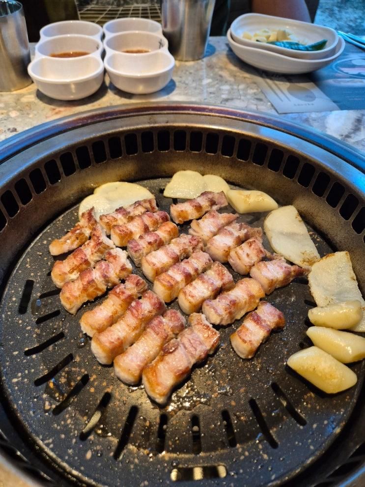 공덕역 삼겹살 맛집 두껍삼 마포직영점, 마포 가족모임 가능한 주차 가능 룸식당 추천