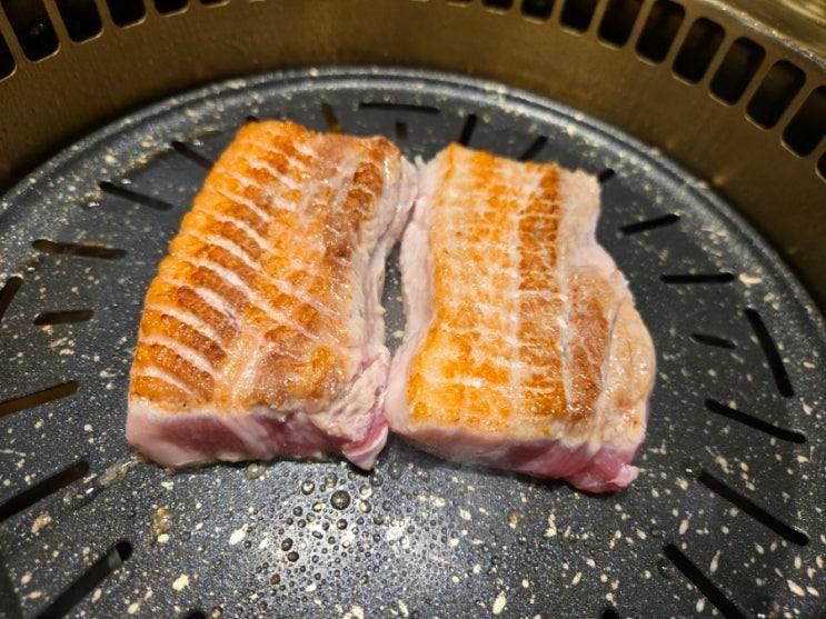 강남구청고기집 두껍삼 청담직영점 - 그릴링 해주는 삼겹살 찐맛집