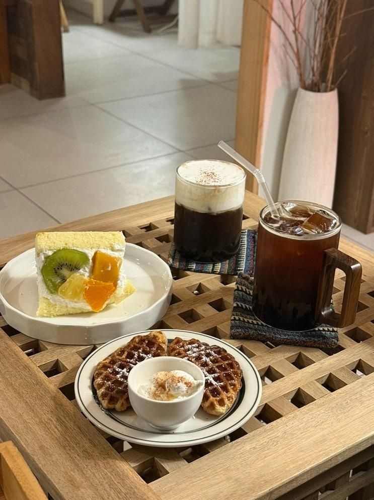 용인 북카페 후르츠 산도가 맛있는 미드나잇 라이브러리