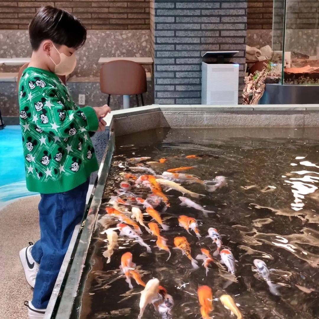 https://image.mom-mom.net/eyJidWNrZXQiOiJtb21tb20tbW9tc3RvdWNoIiwia2V5IjoibWlncmF0ZWQvcGxhY2VzLzYzNDUzNDcyM2I5MzMxMDgwYTRjNDljNiIsImVkaXRzIjp7InJlc2l6ZSI6eyJ3aWR0aCI6NTAwLCJ3aXRob3V0RW5sYXJnZW1lbnQiOnRydWV9fX0=