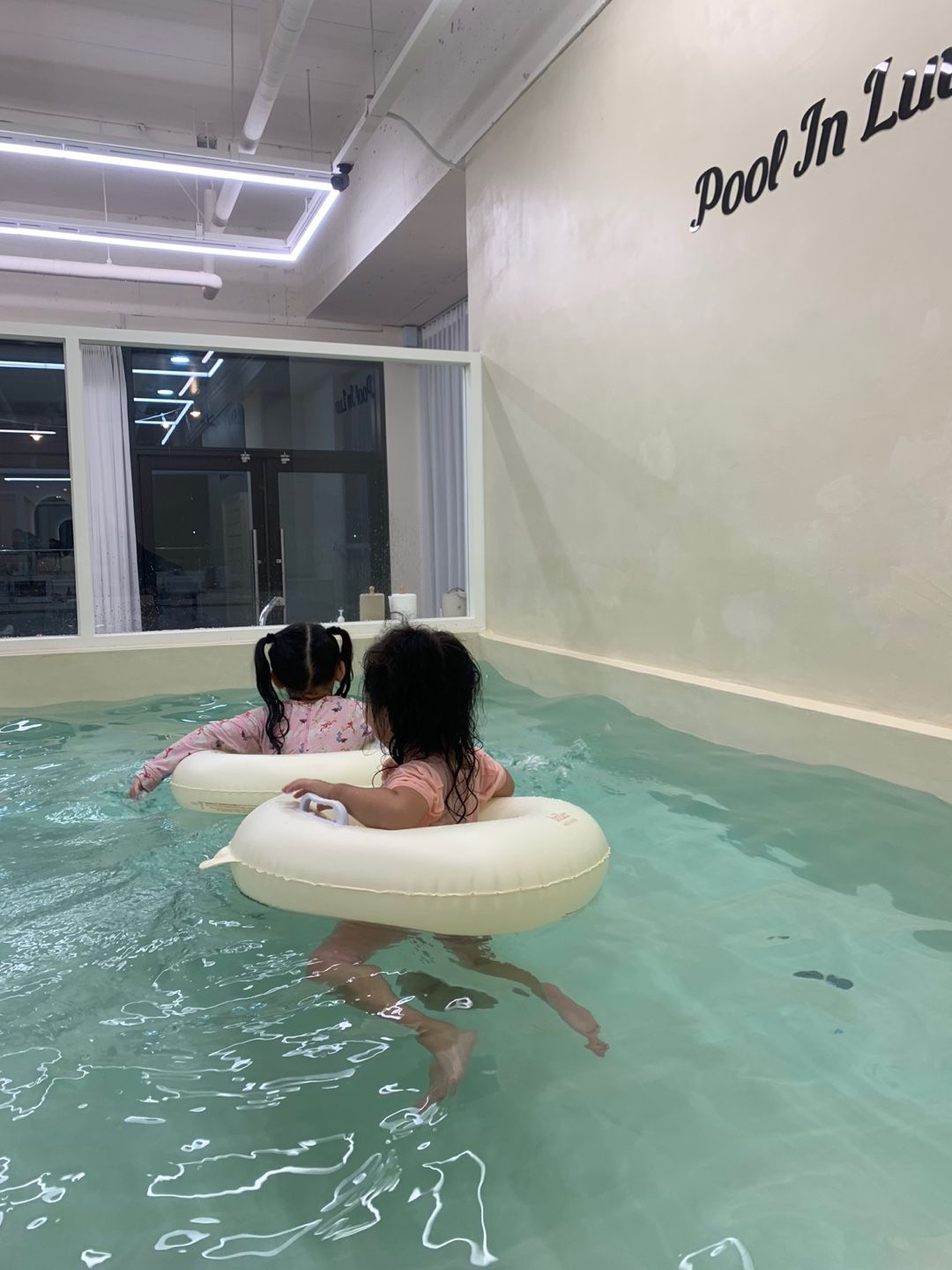 https://image.mom-mom.net/eyJidWNrZXQiOiJtb21tb20tbW9tc3RvdWNoIiwia2V5IjoibWlncmF0ZWQvcGxhY2VzLzYzZDhiMDczNTgwNDUxNzJhODQ5MjQwNiIsImVkaXRzIjp7InJlc2l6ZSI6eyJ3aWR0aCI6NTAwLCJ3aXRob3V0RW5sYXJnZW1lbnQiOnRydWV9fX0=