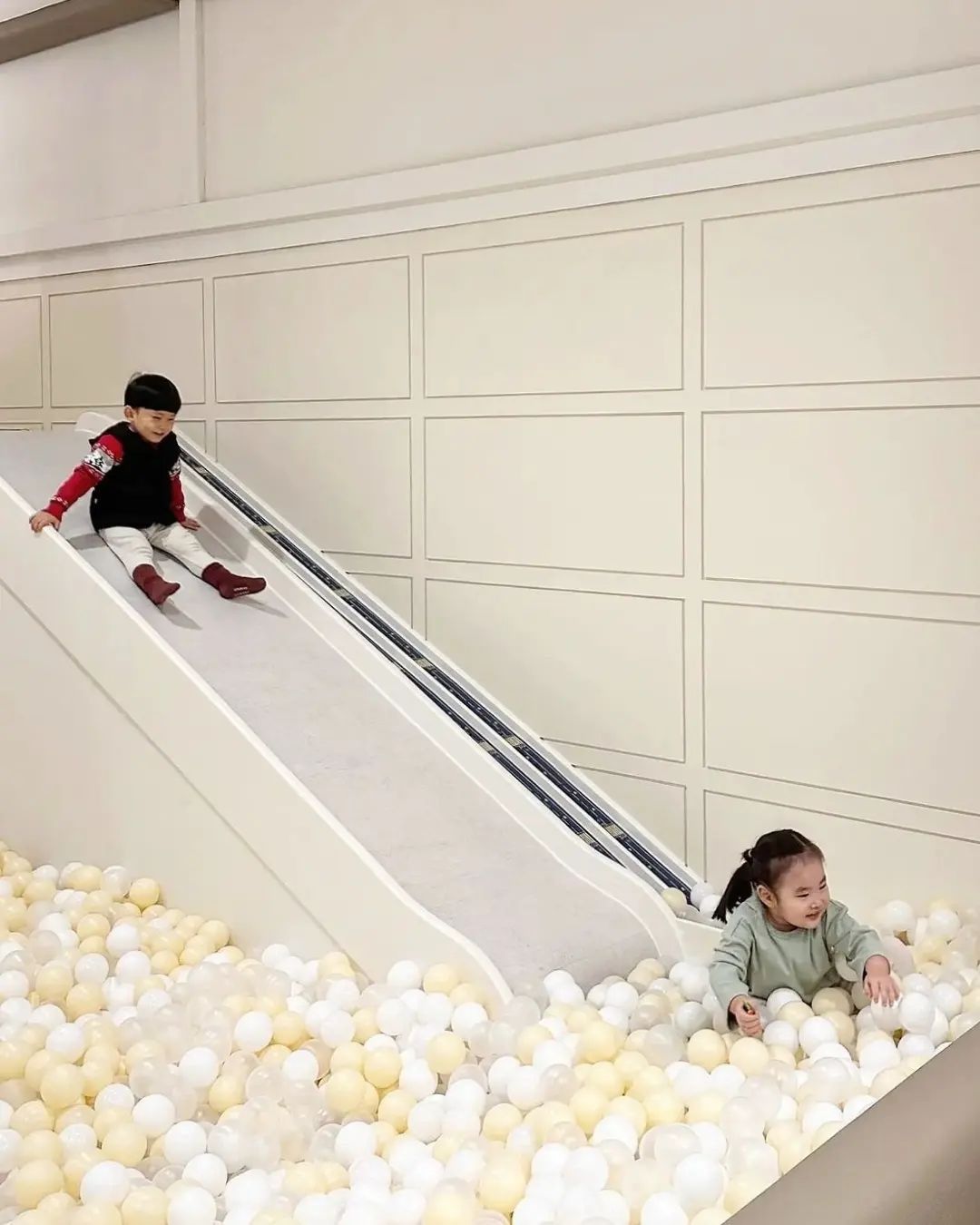 https://image.mom-mom.net/eyJidWNrZXQiOiJtb21tb20tbW9tc3RvdWNoIiwia2V5IjoicGxhY2VzLzY0YTY1NGVmMGFkNThhMWU5ZDJjZmFkMCIsImVkaXRzIjp7InJlc2l6ZSI6eyJ3aWR0aCI6NDAwLCJoZWlnaHQiOjUwMH19fQ==