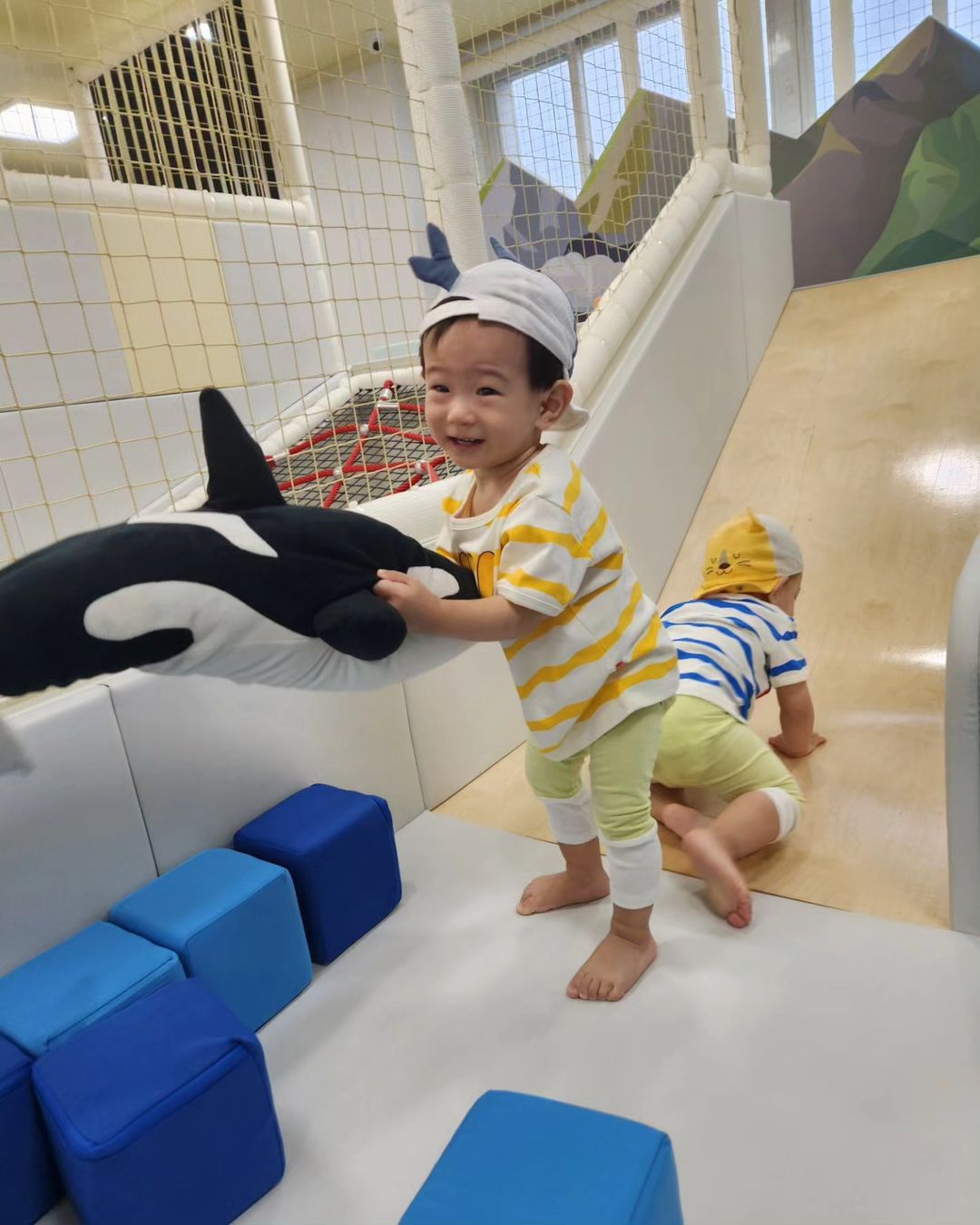 https://image.mom-mom.net/eyJidWNrZXQiOiJtb21tb20tbW9tc3RvdWNoIiwia2V5IjoicGxhY2VzLzY1NDg0NzFiMDE4ZWFkODQ3ODlhMDIxNy5qcGciLCJlZGl0cyI6eyJyZXNpemUiOnsid2lkdGgiOjQwMCwiaGVpZ2h0Ijo1MDB9fX0=