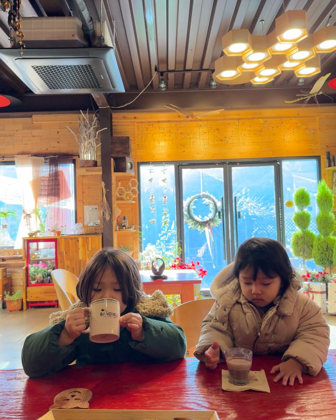 https://image.mom-mom.net/eyJidWNrZXQiOiJtb21tb20tbW9tc3RvdWNoIiwia2V5IjoicGxhY2VzLzY1OGEzZGRhOWQxNWExMzIxMjBlMWE3ZC5qcGVnIiwiZWRpdHMiOnsicmVzaXplIjp7IndpZHRoIjo0MDAsImhlaWdodCI6NTAwfX19