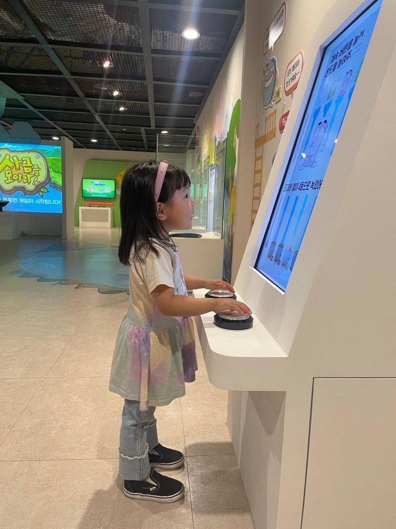 https://image.mom-mom.net/eyJidWNrZXQiOiJtb21tb20tbW9tc3RvdWNoIiwia2V5IjoicGxhY2VzLzY1MzFlYmRmZjJmNzUwNmM1NzUxN2I0ZC5qcGciLCJlZGl0cyI6eyJyZXNpemUiOnsid2lkdGgiOjM3NCwiaGVpZ2h0Ijo1MDB9fX0=