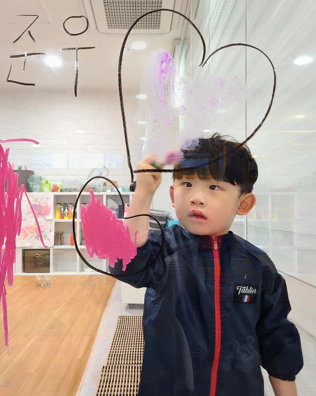 https://image.mom-mom.net/eyJidWNrZXQiOiJtb21tb20tbW9tc3RvdWNoIiwia2V5IjoicGxhY2VzLzY1YWYyNjU0YTdhOTM5OGEwMTYzZTc5Yy5qcGciLCJlZGl0cyI6eyJyZXNpemUiOnsid2lkdGgiOjM5OSwiaGVpZ2h0Ijo1MDB9fX0=