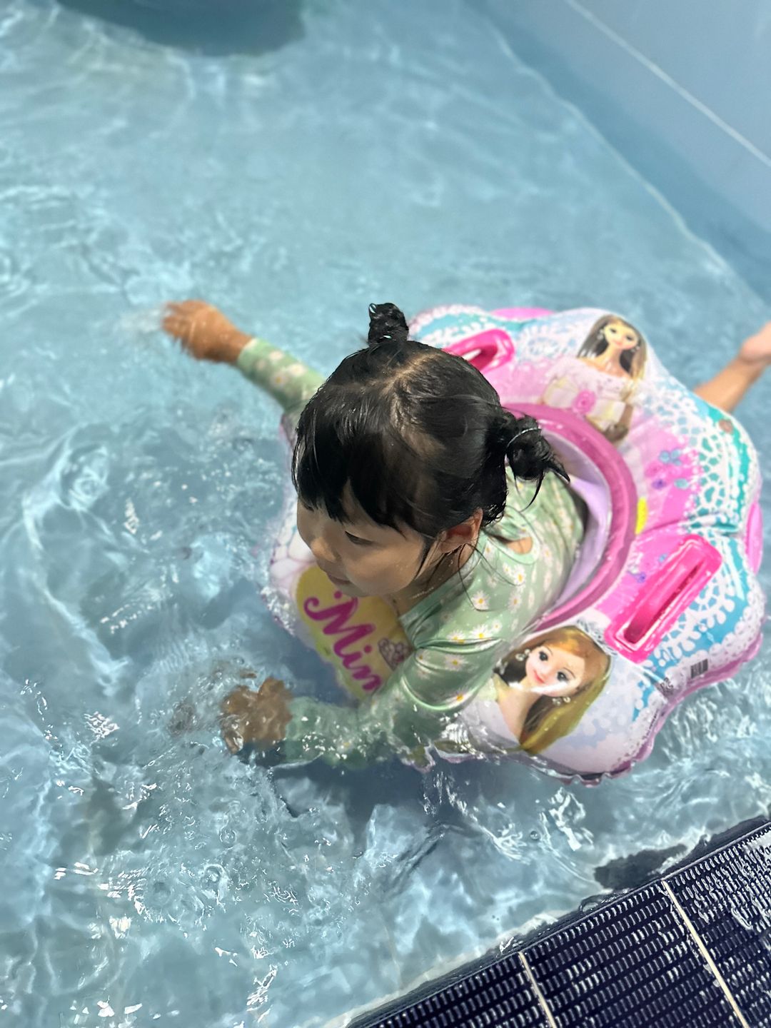 https://image.mom-mom.net/eyJidWNrZXQiOiJtb21tb20tbW9tc3RvdWNoIiwia2V5IjoicGxhY2VzLzY1Yjg5ODQ5NGY4MjMxNTFlZThlYTJmMC5KUEciLCJlZGl0cyI6eyJyZXNpemUiOnsid2lkdGgiOjM3NSwiaGVpZ2h0Ijo1MDB9fX0=