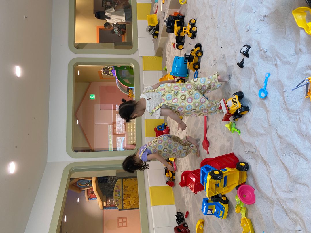 https://image.mom-mom.net/eyJidWNrZXQiOiJtb21tb20tbW9tc3RvdWNoIiwia2V5IjoicGxhY2VzLzY1YzFmNGFlMDIyNDY5OWQ5MzliMmIwZC5qcGVnIiwiZWRpdHMiOnsicmVzaXplIjp7IndpZHRoIjo1MDAsImhlaWdodCI6Mzc1fX19