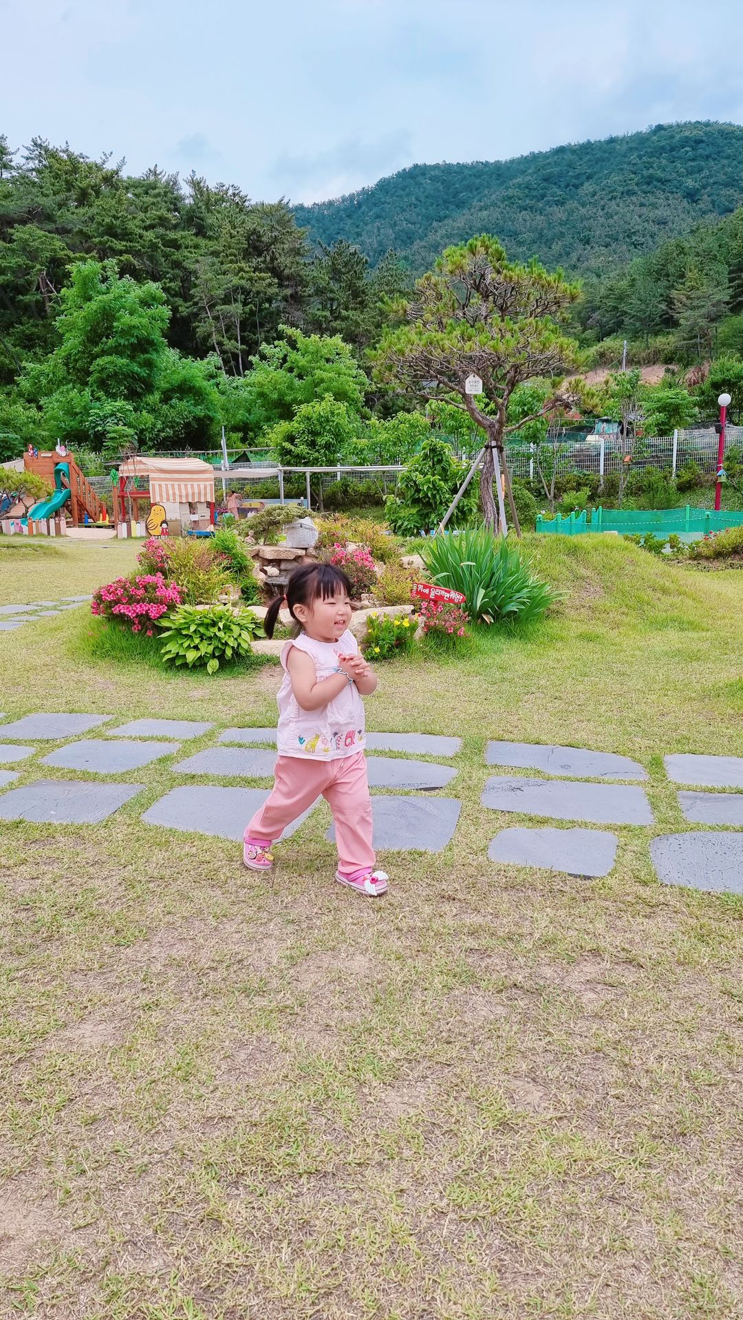 https://image.mom-mom.net/eyJidWNrZXQiOiJtb21tb20tbW9tc3RvdWNoIiwia2V5IjoicGxhY2VzLzY1ZTA4ZDM2YjZjYTdiN2Y2YWIxOGEzNS5qcGciLCJlZGl0cyI6eyJyZXNpemUiOnsid2lkdGgiOjI4MSwiaGVpZ2h0Ijo1MDB9fX0=