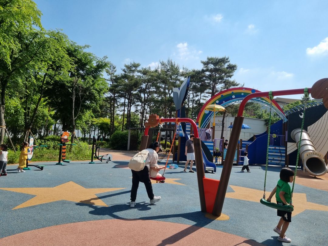 https://image.mom-mom.net/eyJidWNrZXQiOiJtb21tb20tbW9tc3RvdWNoIiwia2V5IjoicGxhY2VzLzY2NGVmYWY1ZTZlNDE4MjhmZTZmOWE2MC5qcGciLCJlZGl0cyI6eyJyZXNpemUiOnsid2lkdGgiOjUwMCwiaGVpZ2h0IjozNzV9fX0=