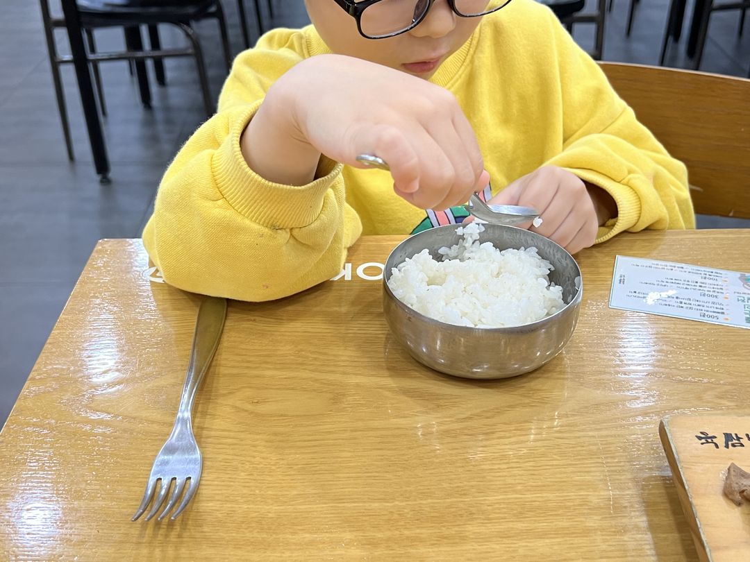 https://image.mom-mom.net/eyJidWNrZXQiOiJtb21tb20tbW9tc3RvdWNoIiwia2V5IjoicGxhY2VzLzY2NTJmZDhkZmVlMjI0ODNmMDRmZjE3Yi5qcGVnIiwiZWRpdHMiOnsicmVzaXplIjp7IndpZHRoIjo1MDAsImhlaWdodCI6Mzc1fX19