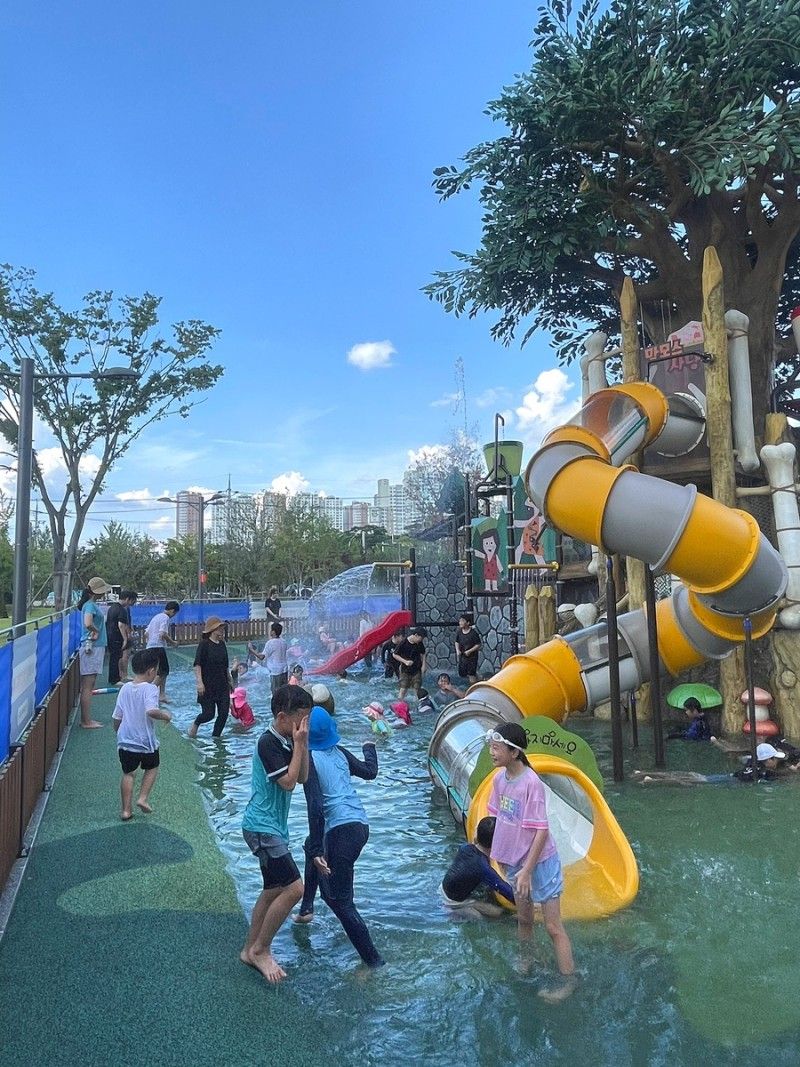 https://image.mom-mom.net/eyJidWNrZXQiOiJtb21tb20tbW9tc3RvdWNoIiwia2V5IjoicGxhY2VzLzY2NTZiOTI4MzIxM2M5NjQxYmQ4NGY1Zi5qcGciLCJlZGl0cyI6eyJyZXNpemUiOnsid2lkdGgiOjM3NCwiaGVpZ2h0Ijo1MDB9fX0=