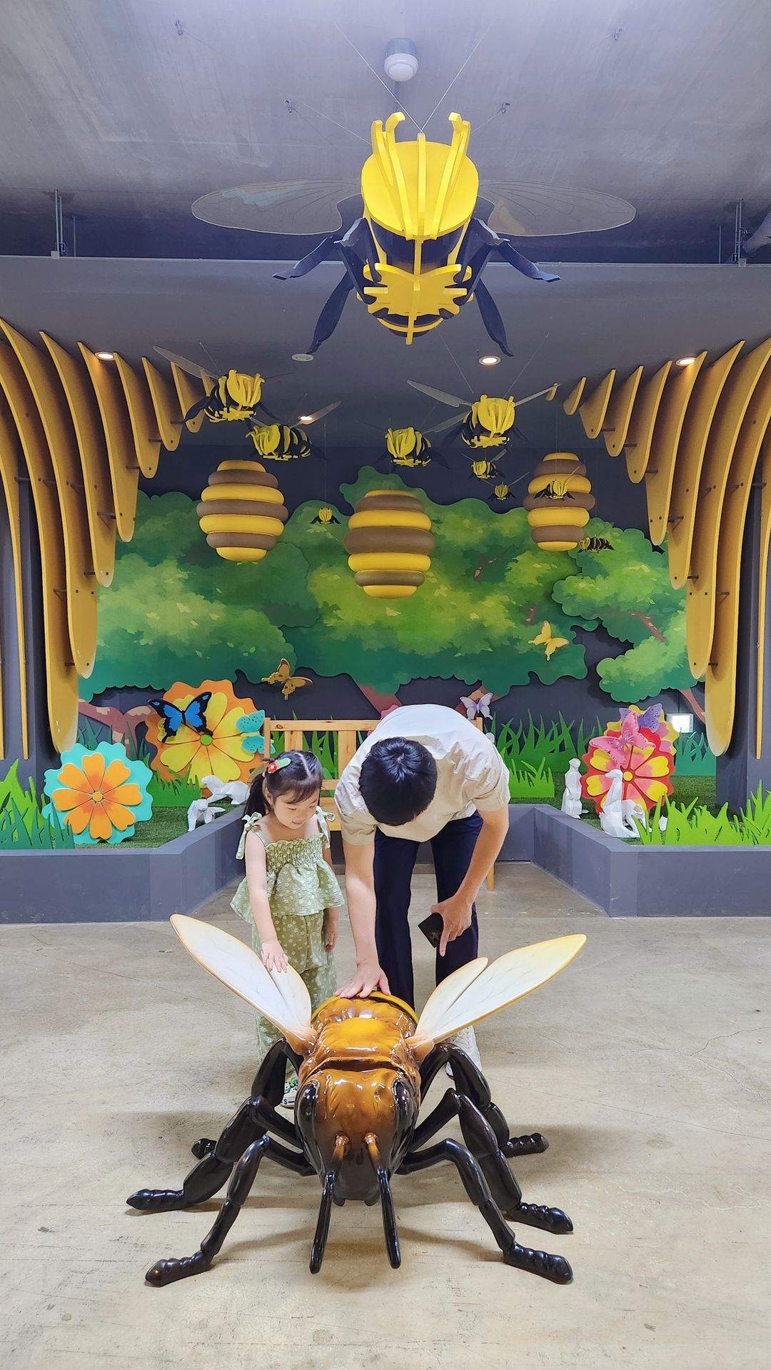 https://image.mom-mom.net/eyJidWNrZXQiOiJtb21tb20tbW9tc3RvdWNoIiwia2V5IjoicGxhY2VzLzY2ODE3NjI5NWVkOWNmNDM4ZGViY2MwYy5qcGciLCJlZGl0cyI6eyJyZXNpemUiOnsid2lkdGgiOjI4MSwiaGVpZ2h0Ijo1MDB9fX0=