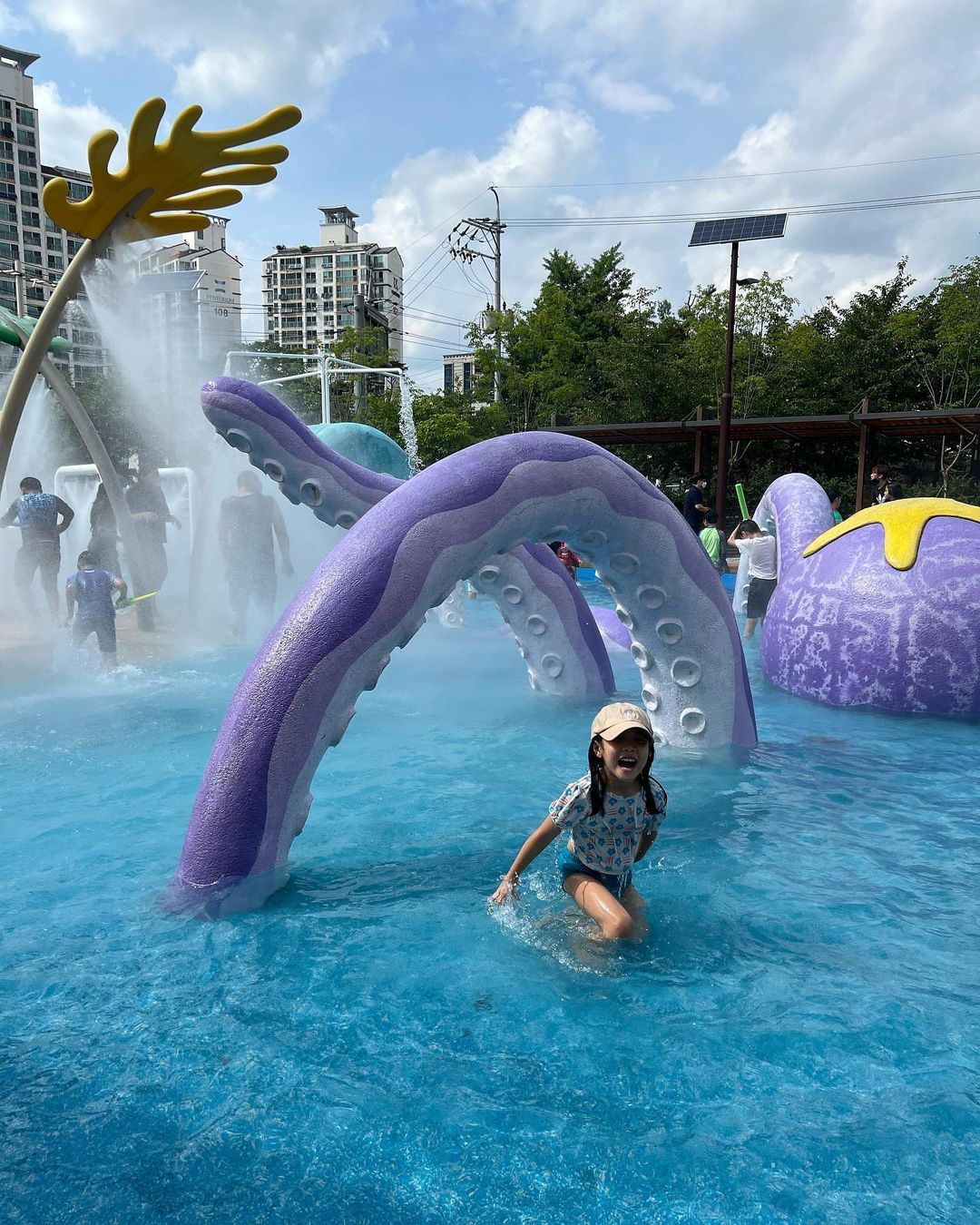 https://image.mom-mom.net/eyJidWNrZXQiOiJtb21tb20tbW9tc3RvdWNoIiwia2V5IjoicGxhY2VzLzY2ODc2MWUyY2Y3NzlmYjhhODAyMjI2Ni5qcGciLCJlZGl0cyI6eyJyZXNpemUiOnsid2lkdGgiOjQwMCwiaGVpZ2h0Ijo1MDB9fX0=