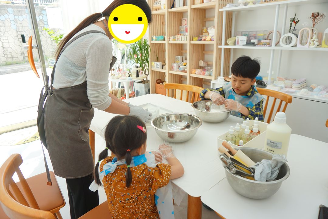 https://image.mom-mom.net/eyJidWNrZXQiOiJtb21tb20tbW9tc3RvdWNoIiwia2V5IjoicGxhY2VzLzY2M2MyZjYzYWRlMjhhNTA4YTQzMDMxOC5KUEciLCJlZGl0cyI6eyJyZXNpemUiOnsid2lkdGgiOjUwMCwiaGVpZ2h0IjozMzN9fX0=